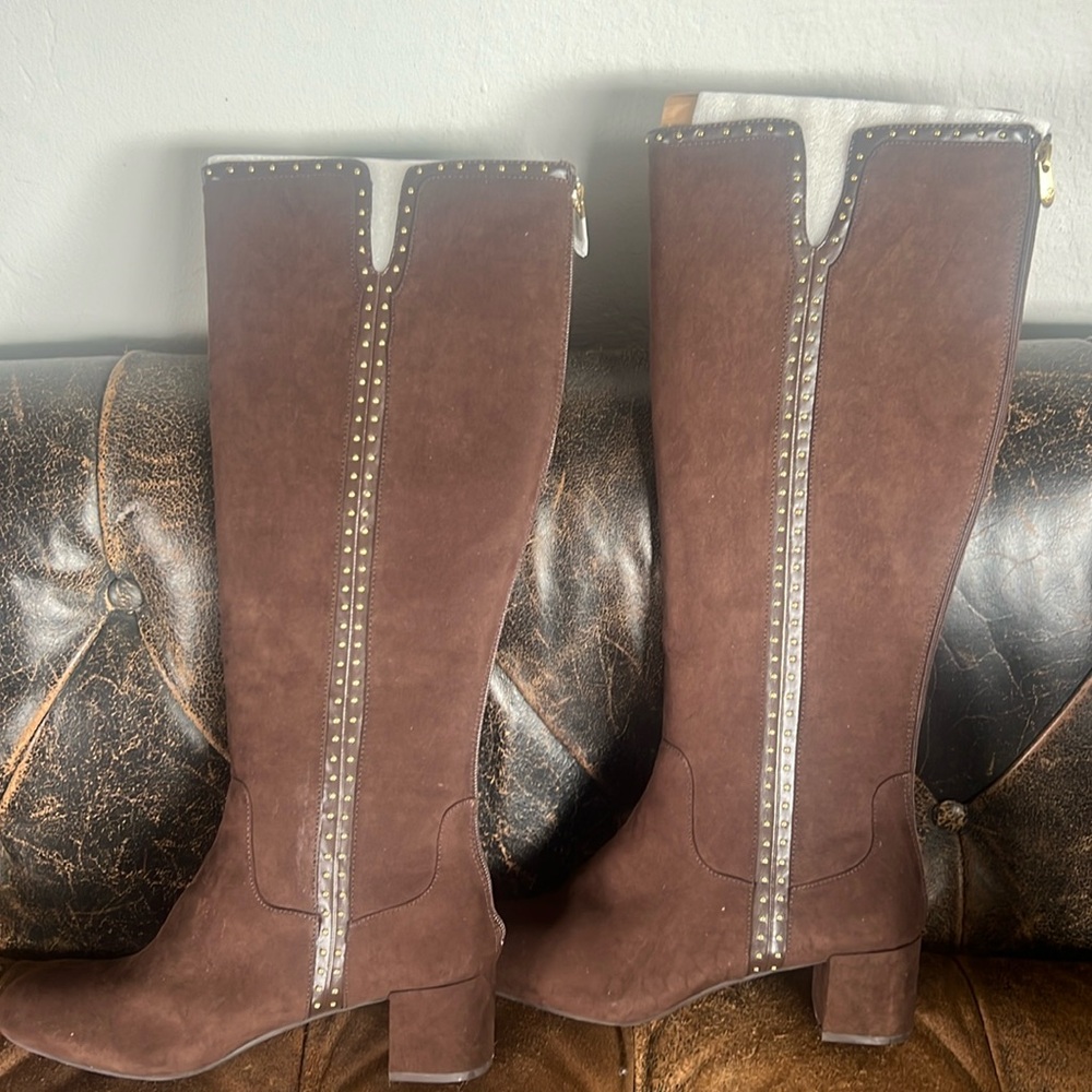 COPY - NWOB.  Adrienne Vittadini Larosa Tall Brown Suede Boots